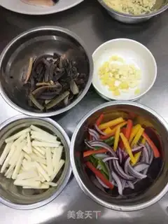 Make White green pepper onion fried onions step 0