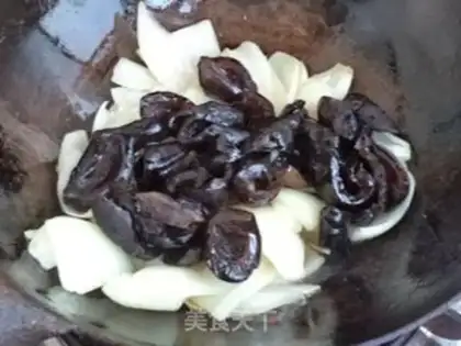 Make Onion picks sea cucumbers step 6