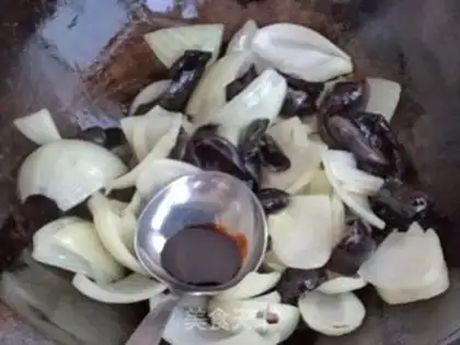 Make Onion picks sea cucumbers step 7
