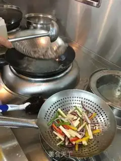 Make White green pepper onion fried onions step 2