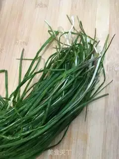 Make Wild onion fried eggs step 1