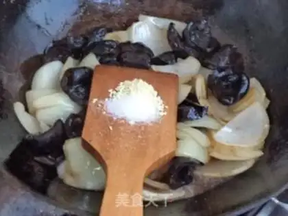 Make Onion picks sea cucumbers step 9