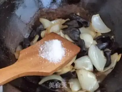 Make Onion picks sea cucumbers step 10