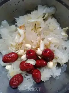 Make The silver spoon of red dates step 1
