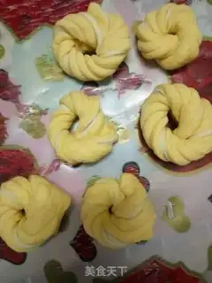Make Pumpkin double rolls step 11