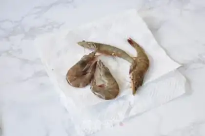 Make Shrimp radish noodles step 2