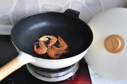 Make Shrimp radish noodles step 4