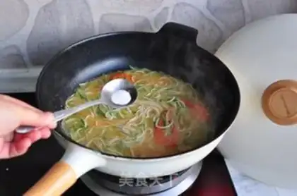 Make Shrimp radish noodles step 7