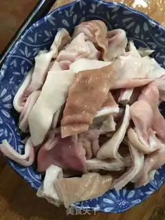 Make Piggy-tale porpoise soup step 1