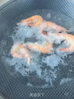 Make Sesame salted shrimp salad step 6