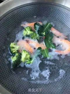 Make Sesame salted shrimp salad step 7