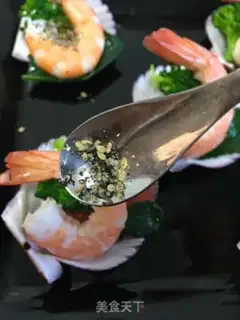 Make Sesame salted shrimp salad step 17