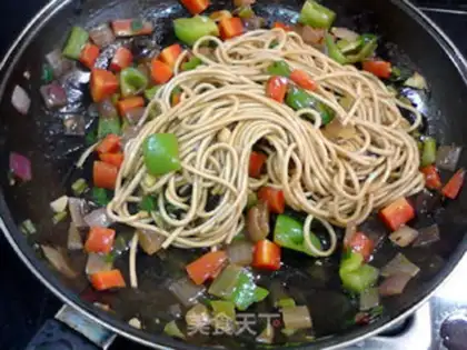 Make Curry dry noodles step 17