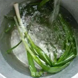Make Garlic pasta sprouts step 3