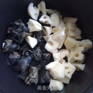 Make Lian rooster soup step 1