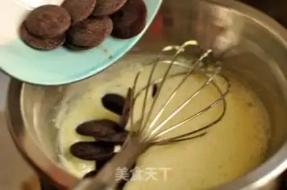 Make Black and white chocolate mousse cake step 4