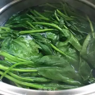 Make The spinach gravy step 1