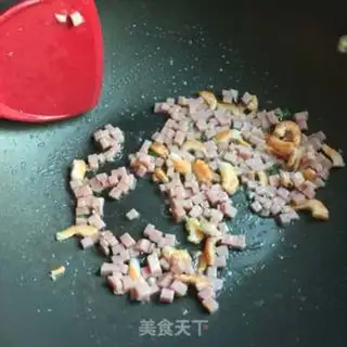 Make Autumn shrimp ham and rice step 2