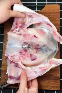 Make Scratch the fish head step 0