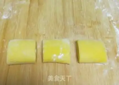 Make Pumpkin rolls step 6