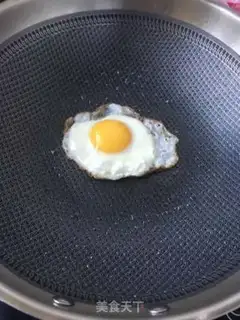 Make Fried eggs step 3
