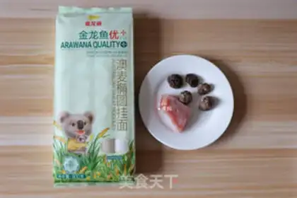 Make Sour noodles for mushroom meat step 0