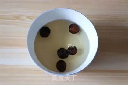 Make Sour noodles for mushroom meat step 1