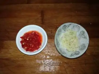 Make Creaming pepper garlic oatmeal step 1