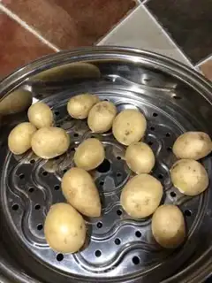 Make Spicy little potatoes step 1