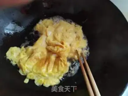 Make Egg fried rice step 1