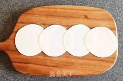 Make Roses holding eggs and dumplings step 1
