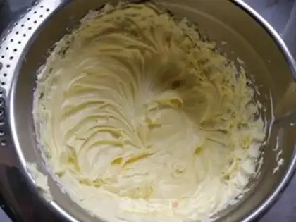 Make Pikachu French Macalon step 5