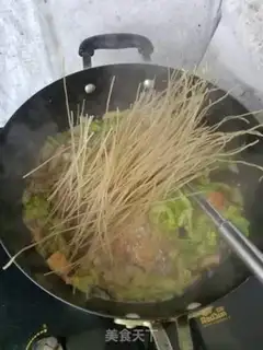 Make Puffed with cabbage and beefball step 3
