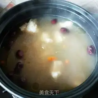 Make Three or seven roses of red-tree pork soup step 3