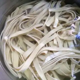 Make Garlic soybean skin step 1