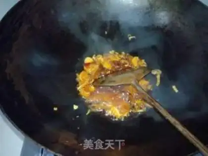 Make The fragrance of red sauce step 4
