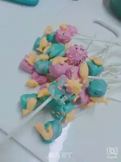 Make Lots of fish and sea lollipops step 4