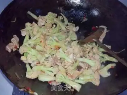 Make The fragrance of red sauce step 8
