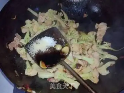 Make The fragrance of red sauce step 9