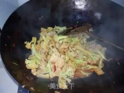 Make The fragrance of red sauce step 10