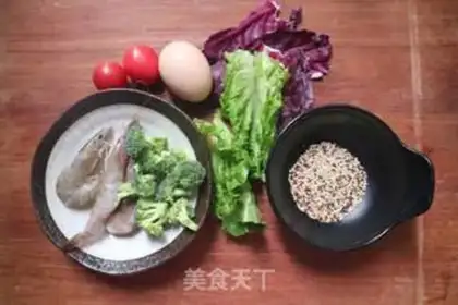 Make Three-coloured prawn salad step 0