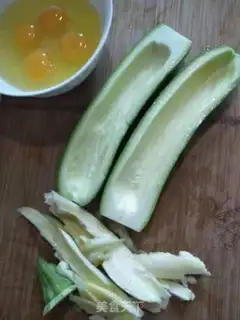Make Scrambled eggs step 1