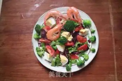 Make Three-coloured prawn salad step 5