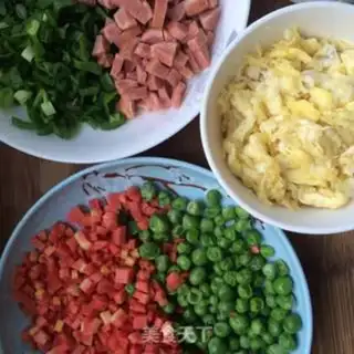 Make Pea sausage fried rice step 2