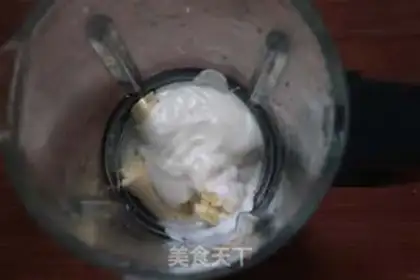 Make Banana shake step 1