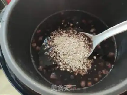 Make Red bean, black rice, peanut oatmeal step 3