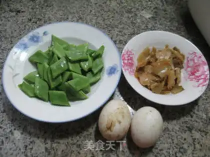 Make Squeeze the bean horns and duck eggs step 0