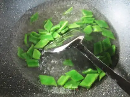 Make Squeeze the bean horns and duck eggs step 2