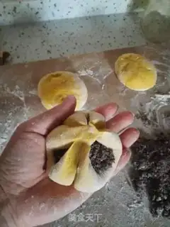 Make Pumpkin Sugar Triangle step 9