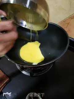 Make Pelican beef egg noodles step 1